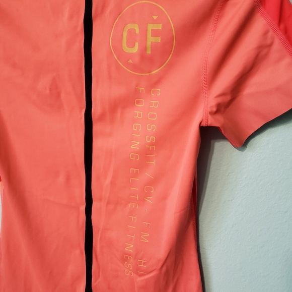 **SOLD**Reebok Womens crossfit shirt sleeve shirt - Picture 3 of 3